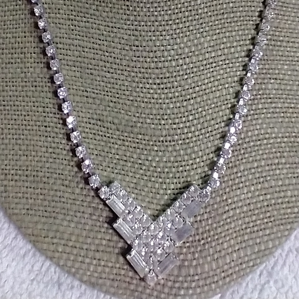 Silvertone rhinestone necklace